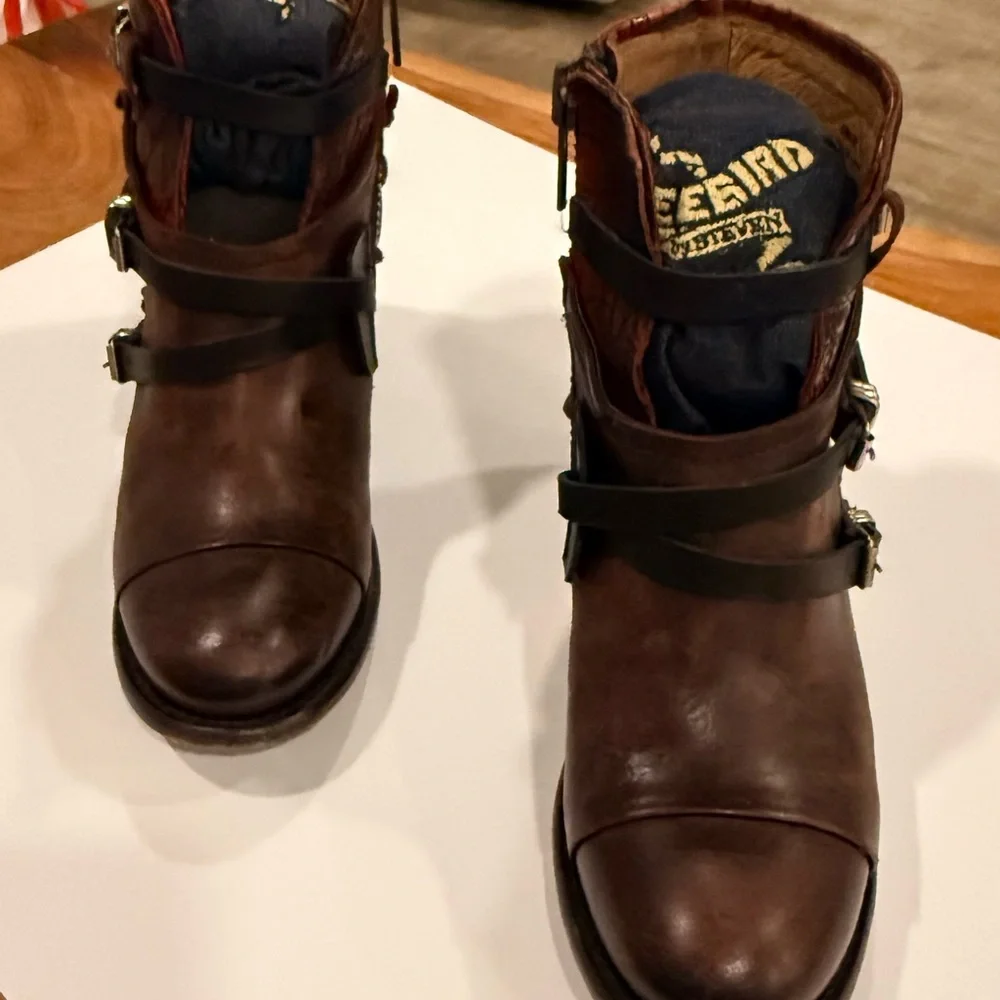 Freebird by Steven Brown Leather Buckle Ankle Boots - Picture 2 of 3